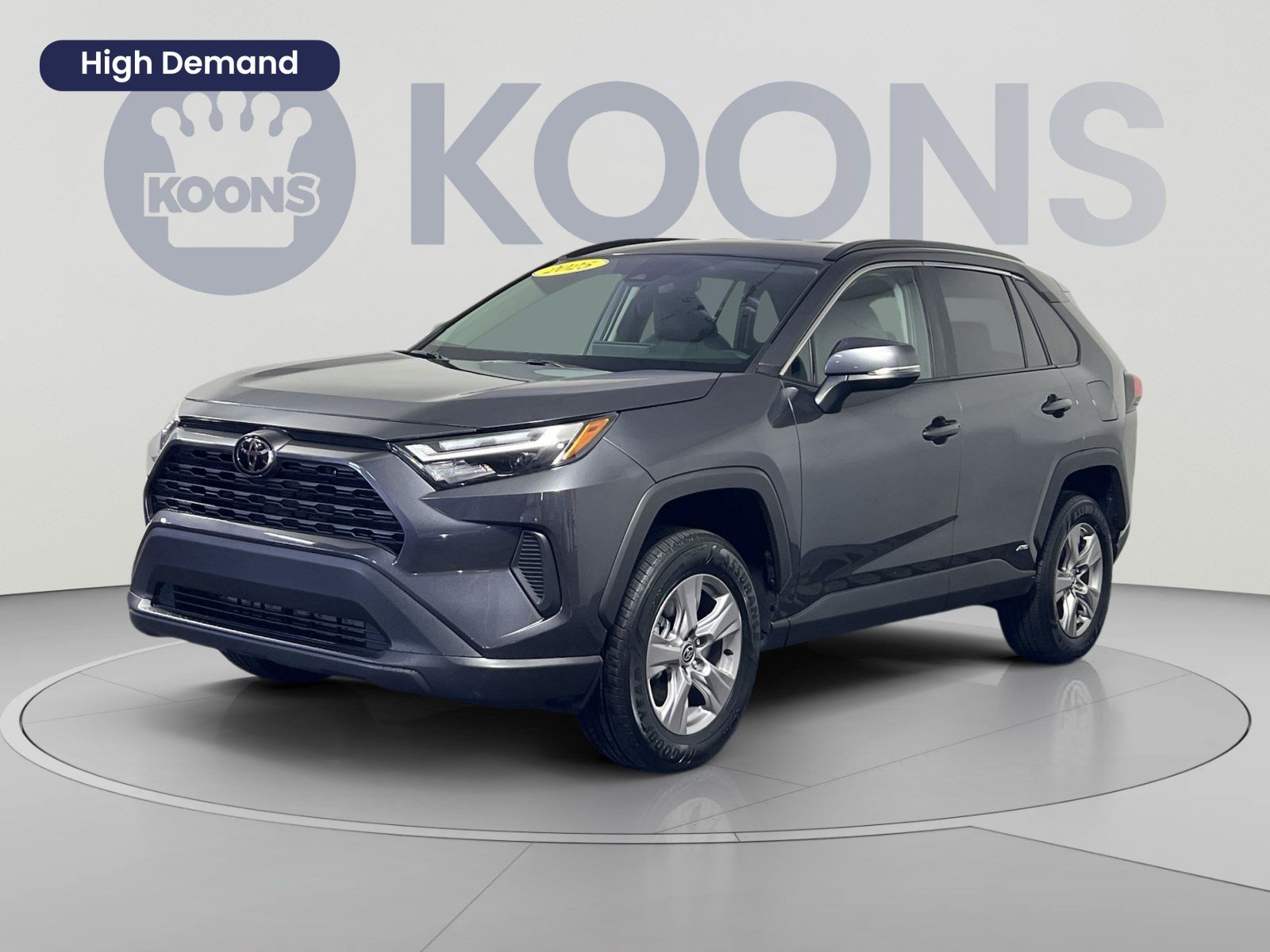 Used 2025 Toyota RAV4 XLE AWD/4WD image 1