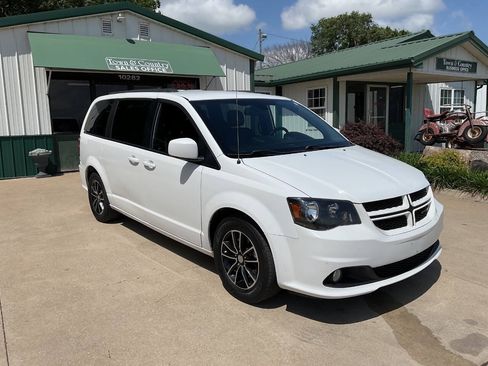 Used 2019 Dodge Grand Caravan GT FWD image 3