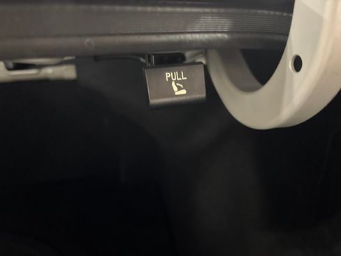 Used 2020 Hyundai Elantra SE FWD image 25