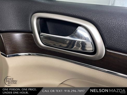 Used 2014 Jeep Grand Cherokee Limited w/ Luxury Group II image 46