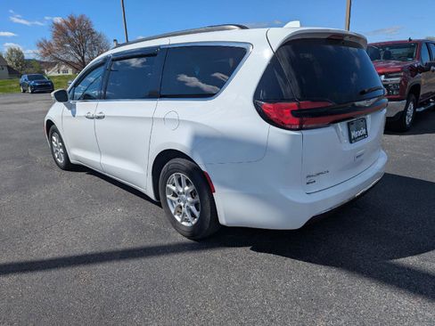 Used 2022 Chrysler Pacifica Touring-L FWD image 5
