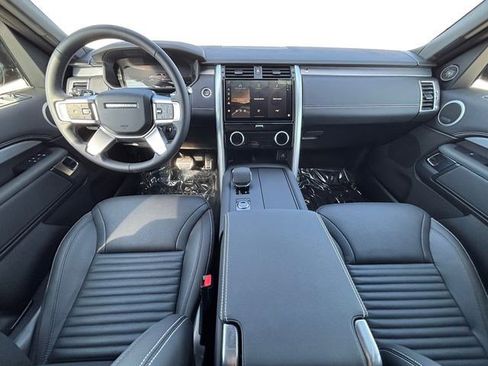 Used 2025 Land Rover Discovery Dynamic SE AWD/4WD image 13