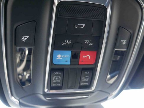 New 2025 Jeep Grand Cherokee Altitude image 32