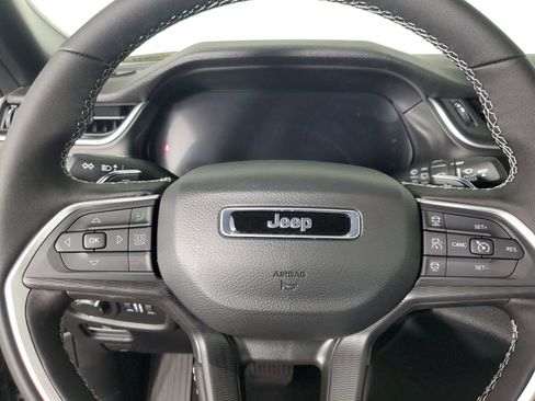 New 2025 Jeep Grand Cherokee Altitude image 22