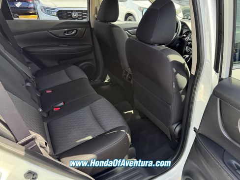 Used 2020 Nissan Rogue SV FWD image 12