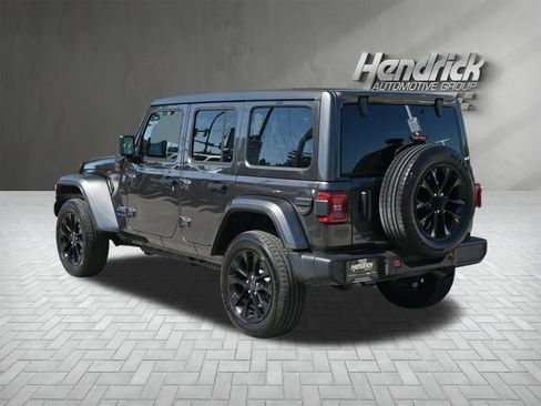 Used 2025 Jeep Wrangler Unlimited Sahara w/ Safety Group AWD/4WD image 8