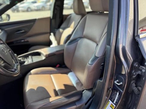 Used 2023 Lexus ES 350 w/ Premium Package FWD image 14