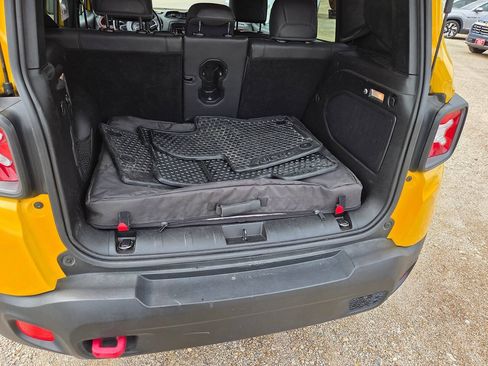Used 2016 Jeep Renegade Trailhawk w/ Premium Trailhawk Package AWD/4WD image 21