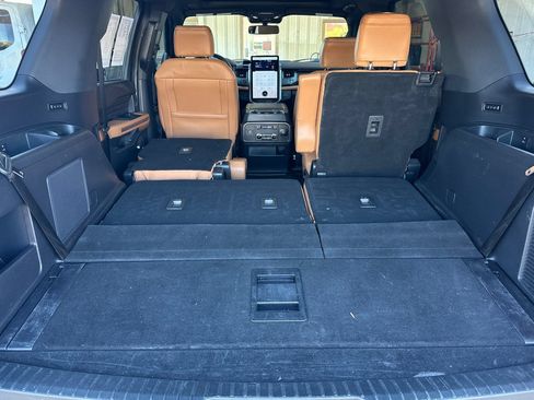 Used 2024 Ford Expedition Platinum AWD/4WD image 15