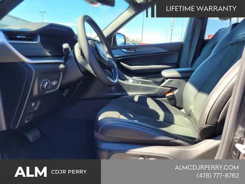 New 2025 Jeep Grand Cherokee 4WD image 3