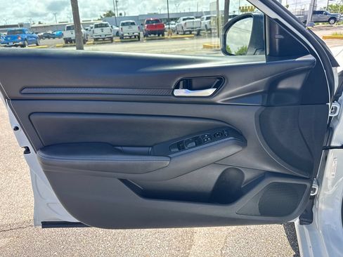 Used 2025 Nissan Altima 2.5 SV FWD image 10