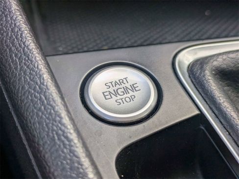 Certified 2022 Volkswagen Jetta SE image 38