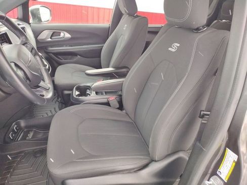 Used 2018 Chrysler Pacifica Touring Plus w/ S Appearance Package image 33