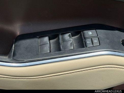 Used 2020 Toyota Highlander Limited FWD image 13