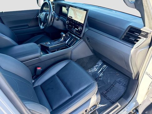 Used 2024 Lexus GX 550 w/ Accessory Package (Z1) image 15