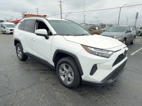 Used 2022 Toyota RAV4 XLE AWD/4WD image 2