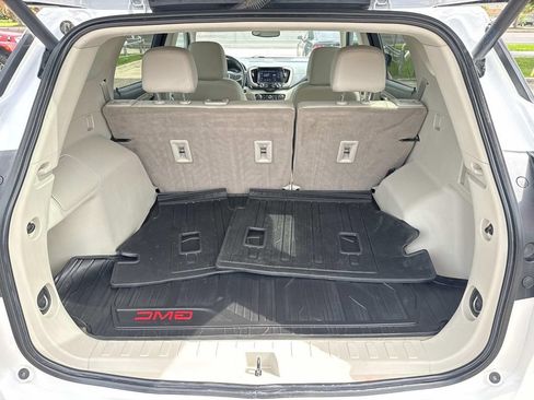 Used 2022 GMC Terrain Denali w/ Denali Premium Package AWD/4WD image 9