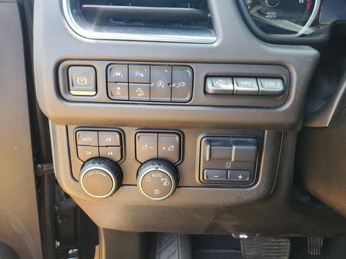 Used 2021 Chevrolet Suburban High Country w/ Premium Package AWD/4WD image 7