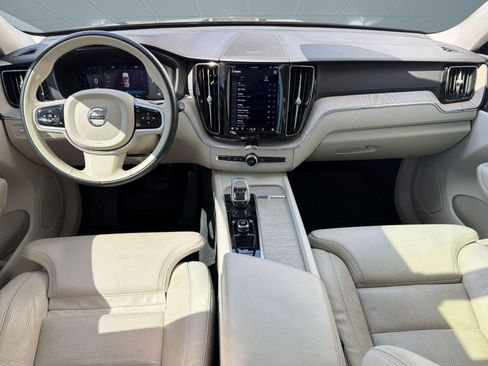 Certified 2022 Volvo XC60 B5 Inscription w/ Climate Package image 17