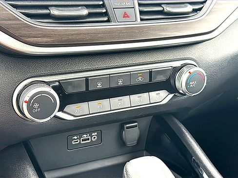 Used 2024 Nissan Altima 2.5 SV image 33