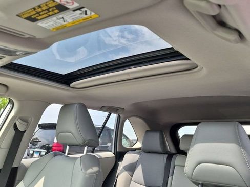 Certified 2022 Toyota RAV4 XLE Premium AWD/4WD image 10