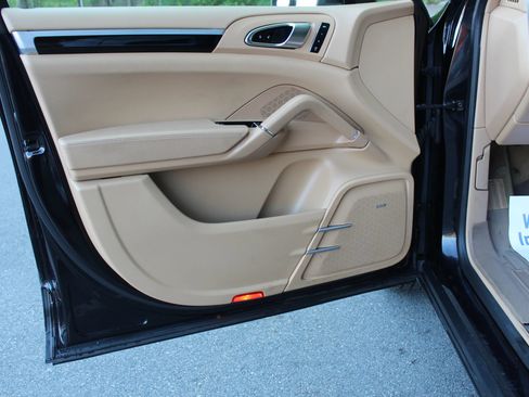 Used 2014 Porsche Cayenne AWD/4WD image 11