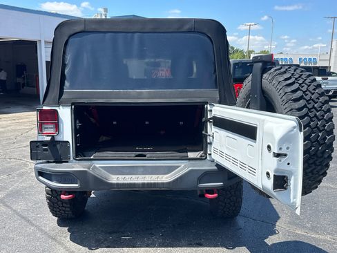 Used 2017 Jeep Wrangler Unlimited Rubicon AWD/4WD image 18