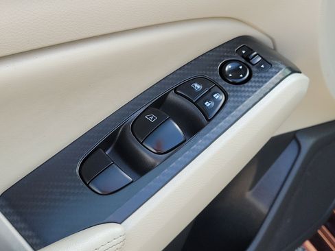 Used 2025 Nissan Altima 2.5 SV FWD image 19