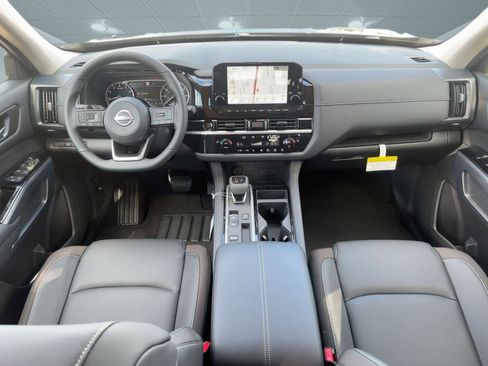 New 2025 Nissan Pathfinder SL image 16