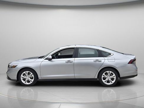 Used 2025 Honda Accord LX image 4