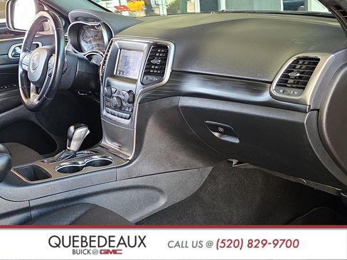 Used 2020 Jeep Grand Cherokee Laredo RWD image 23
