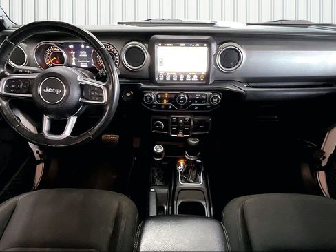 Used 2019 Jeep Wrangler Unlimited Sahara w/ Uconnect 4C Nav & Sound Group AWD/4WD image 7