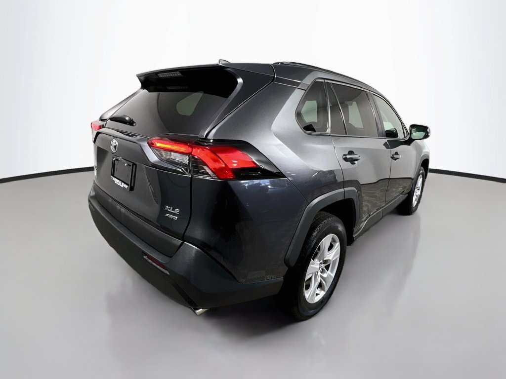 Used 2021 Toyota RAV4 XLE AWD/4WD image 3