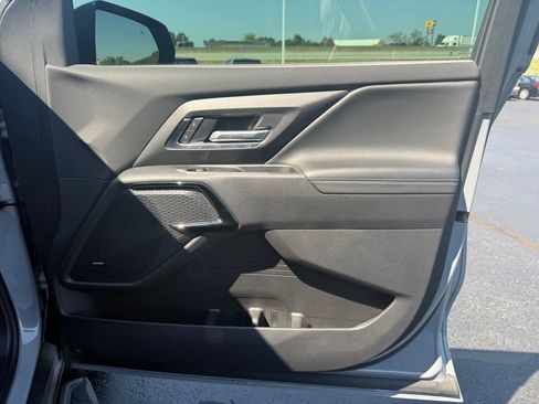 Used 2025 Chevrolet Silverado EV LT AWD/4WD image 19