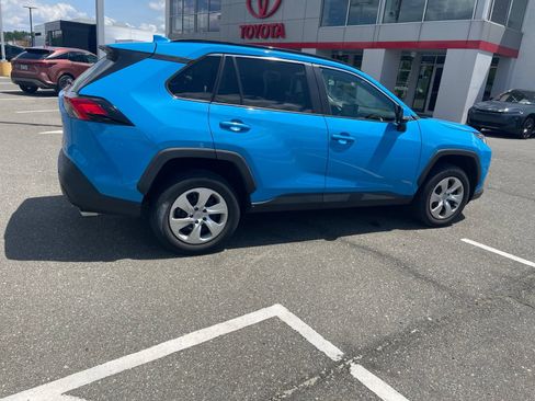 Used 2021 Toyota RAV4 LE AWD/4WD image 15