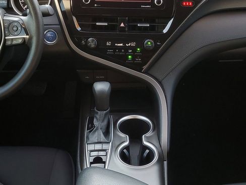 Used 2022 Toyota Camry LE image 25