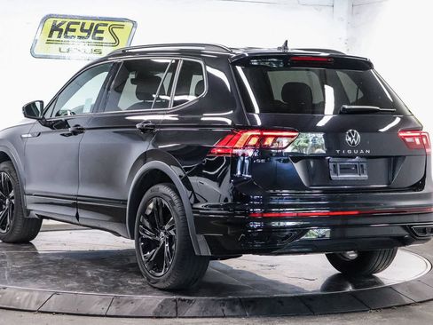 Used 2023 Volkswagen Tiguan SE R-Line FWD image 2