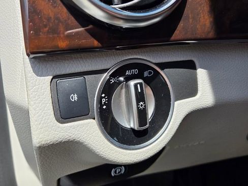 Used 2015 Mercedes-Benz GLK 350 4MATIC image 32