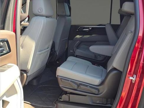 New 2026 Chevrolet Suburban LT w/ Comfort Package AWD/4WD image 15