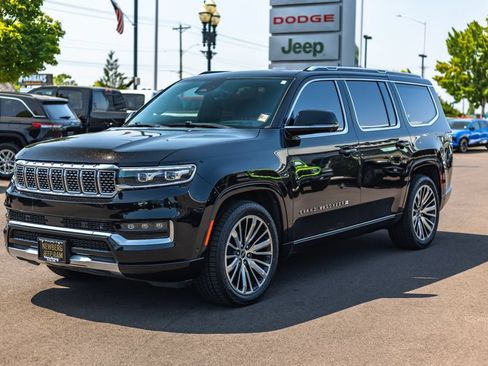 Used 2022 Jeep Grand Wagoneer Series III w/ Flexible Seating Group AWD/4WD image 4