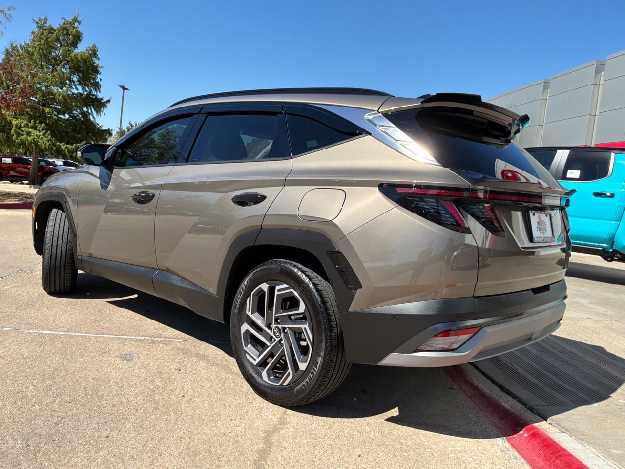 Used 2026 Hyundai Tucson Limited AWD/4WD image 8