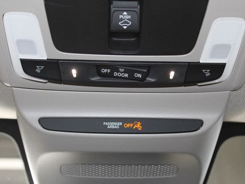 Certified 2025 Honda HR-V EX-L image 38