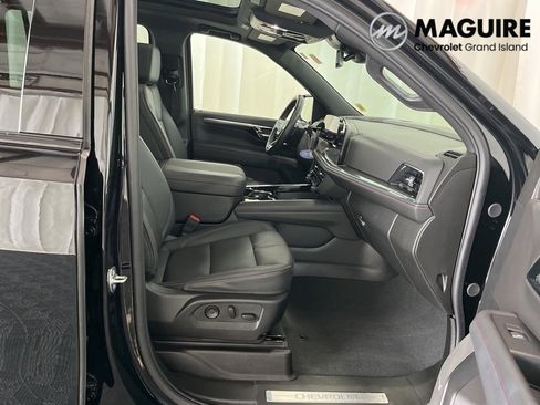 Used 2025 Chevrolet Suburban RST w/ RST Capability Package image 19