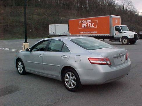Used 2010 Toyota Camry LE FWD image 7
