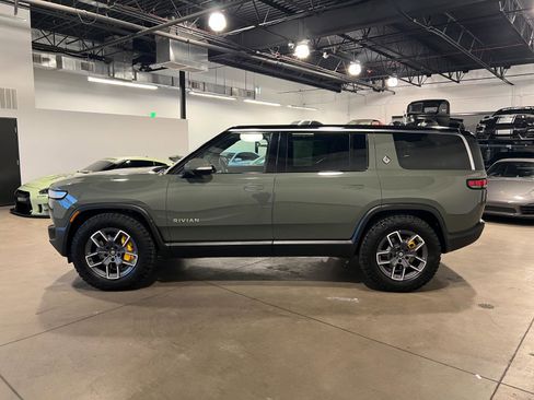 Used 2023 Rivian R1S Launch Edition image 6