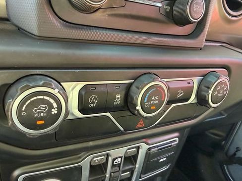 Used 2018 Jeep Wrangler Unlimited Sport S image 25