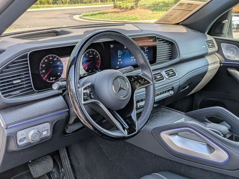 Used 2024 Mercedes-Benz GLE 450 4MATIC image 3