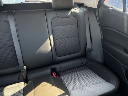 Used 2025 Chevrolet Trax LT FWD image 37