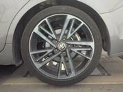 Used 2025 Toyota Camry XSE FWD image 9