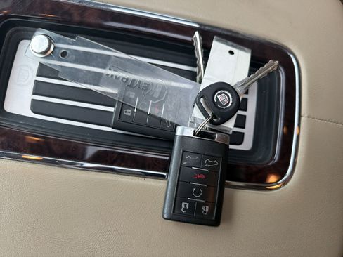 Used 2013 Cadillac Escalade Premium image 34